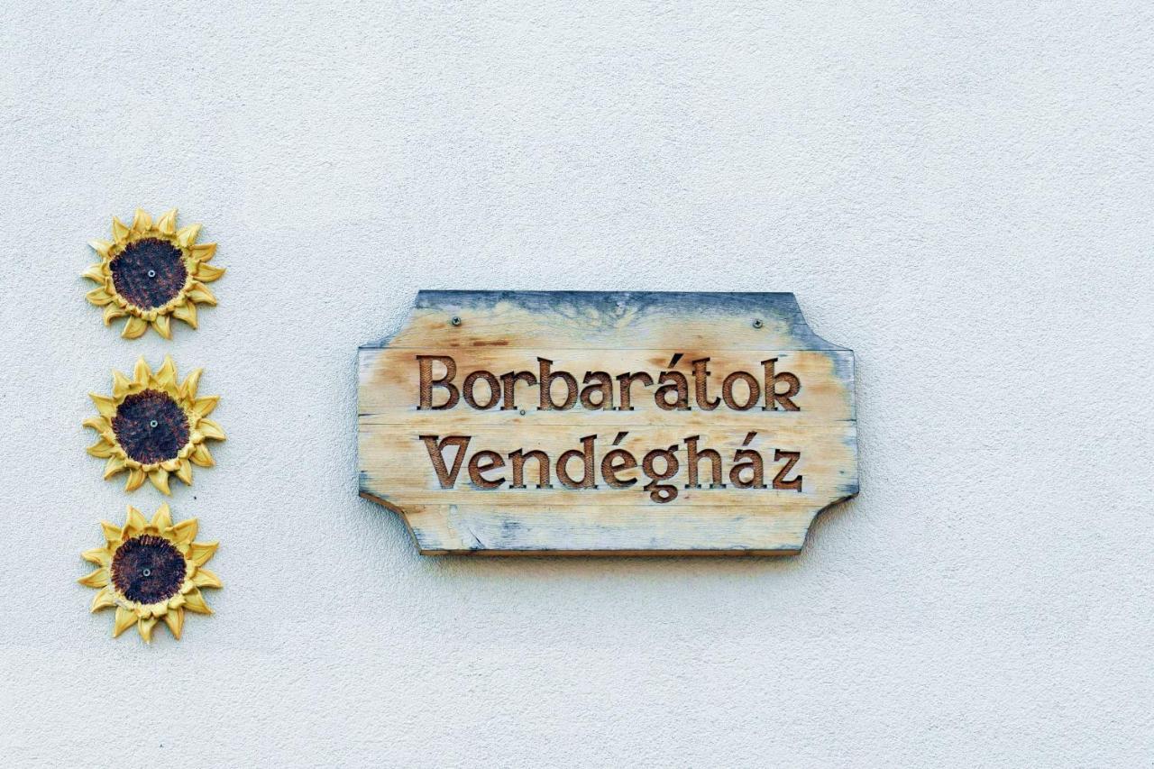 Hotel Borbarátok vendègház Villány Exterior foto